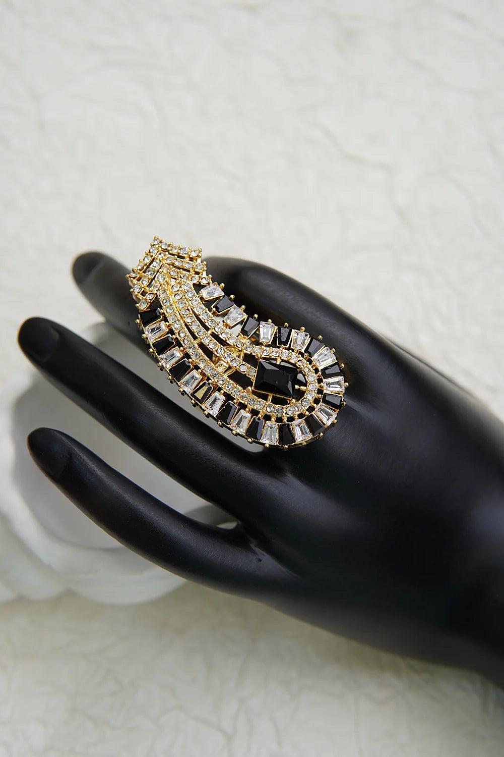 Majestic Curve Shape Fashion Finger Ring