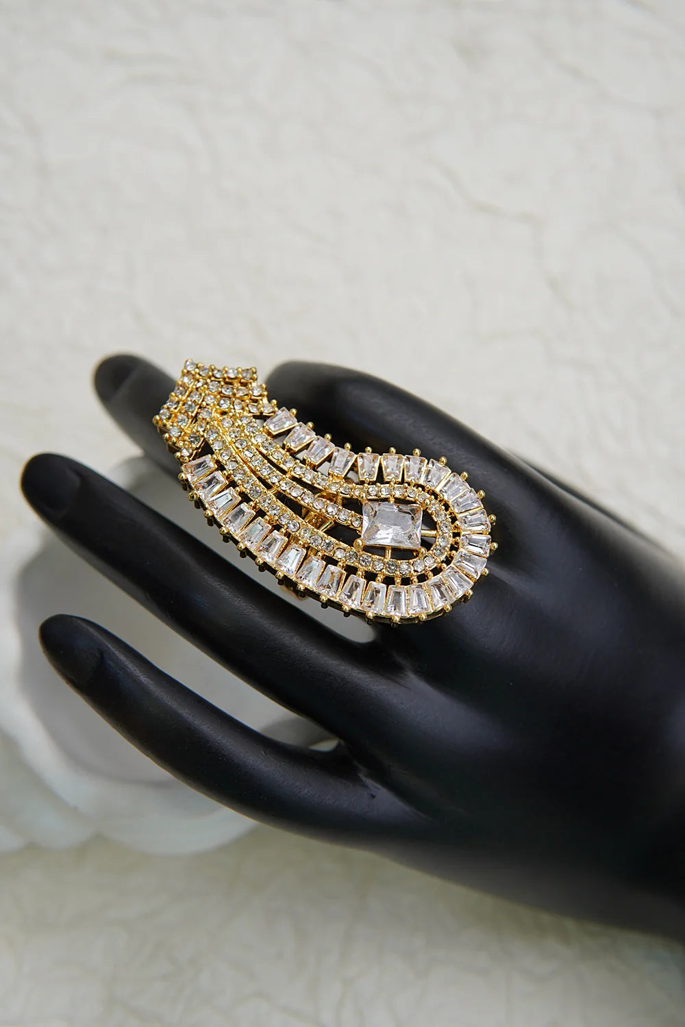 Majestic Curve Shape Fashion Finger Ring