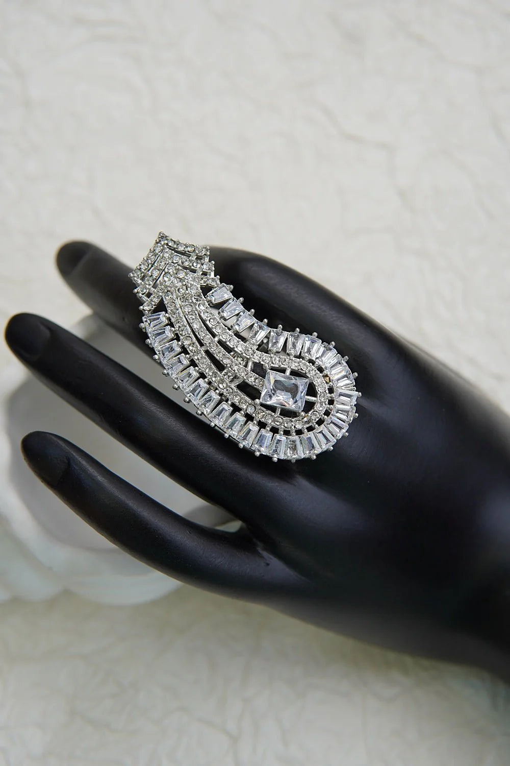 Majestic Curve Shape Fashion Finger Ring